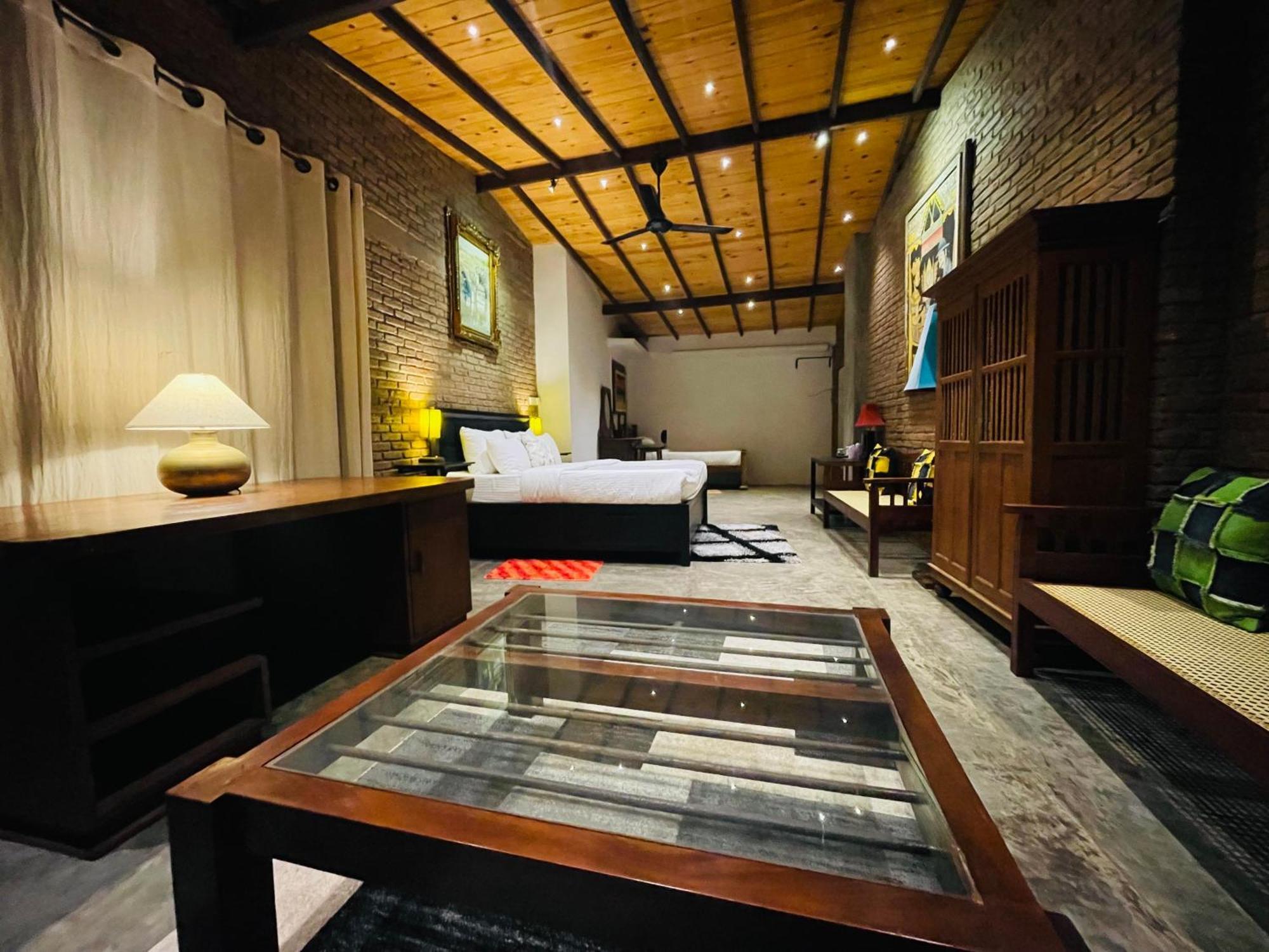 Aayu Hanthana Boutique Hotel แคนดี้ ภายนอก รูปภาพ