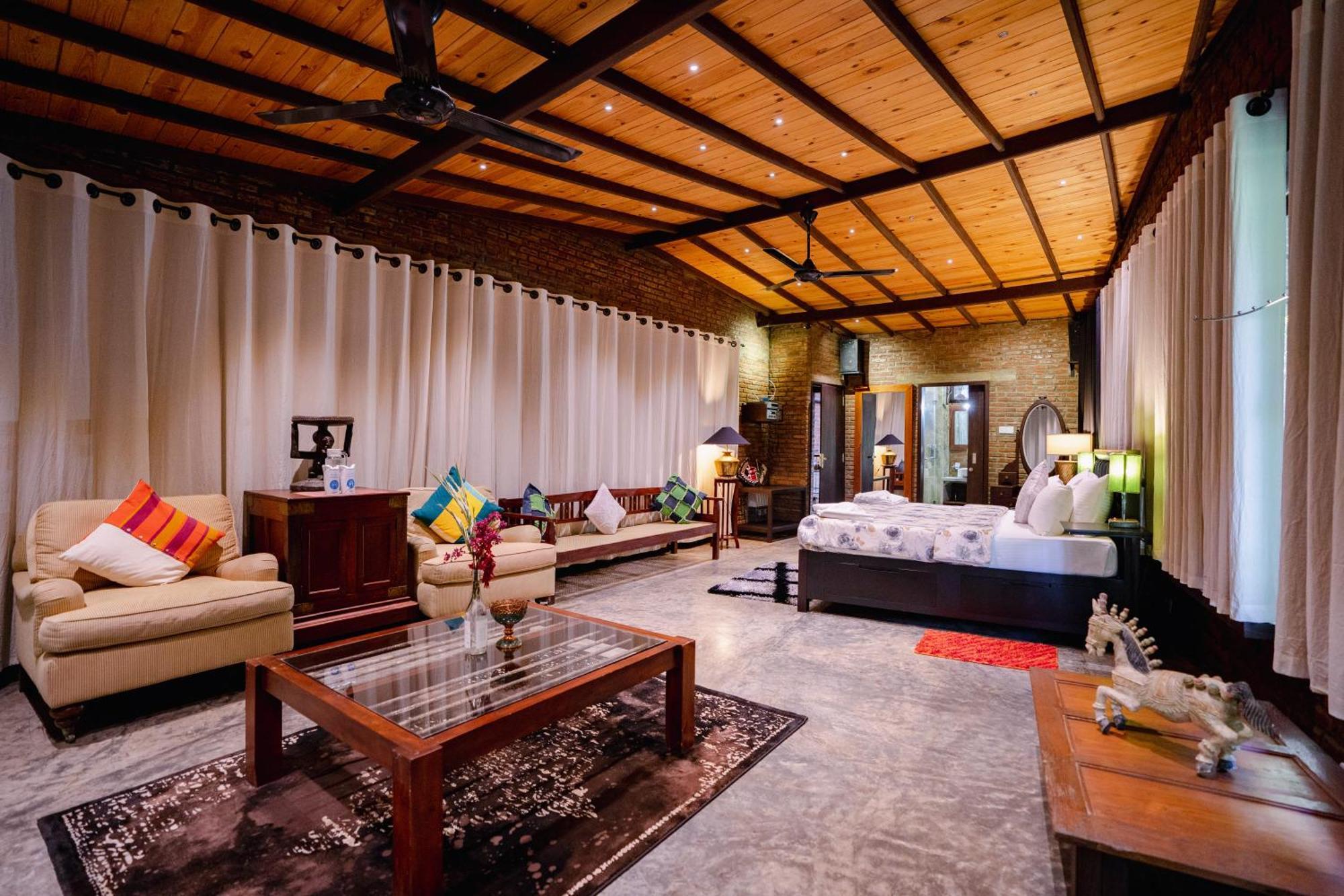 Aayu Hanthana Boutique Hotel แคนดี้ ภายนอก รูปภาพ