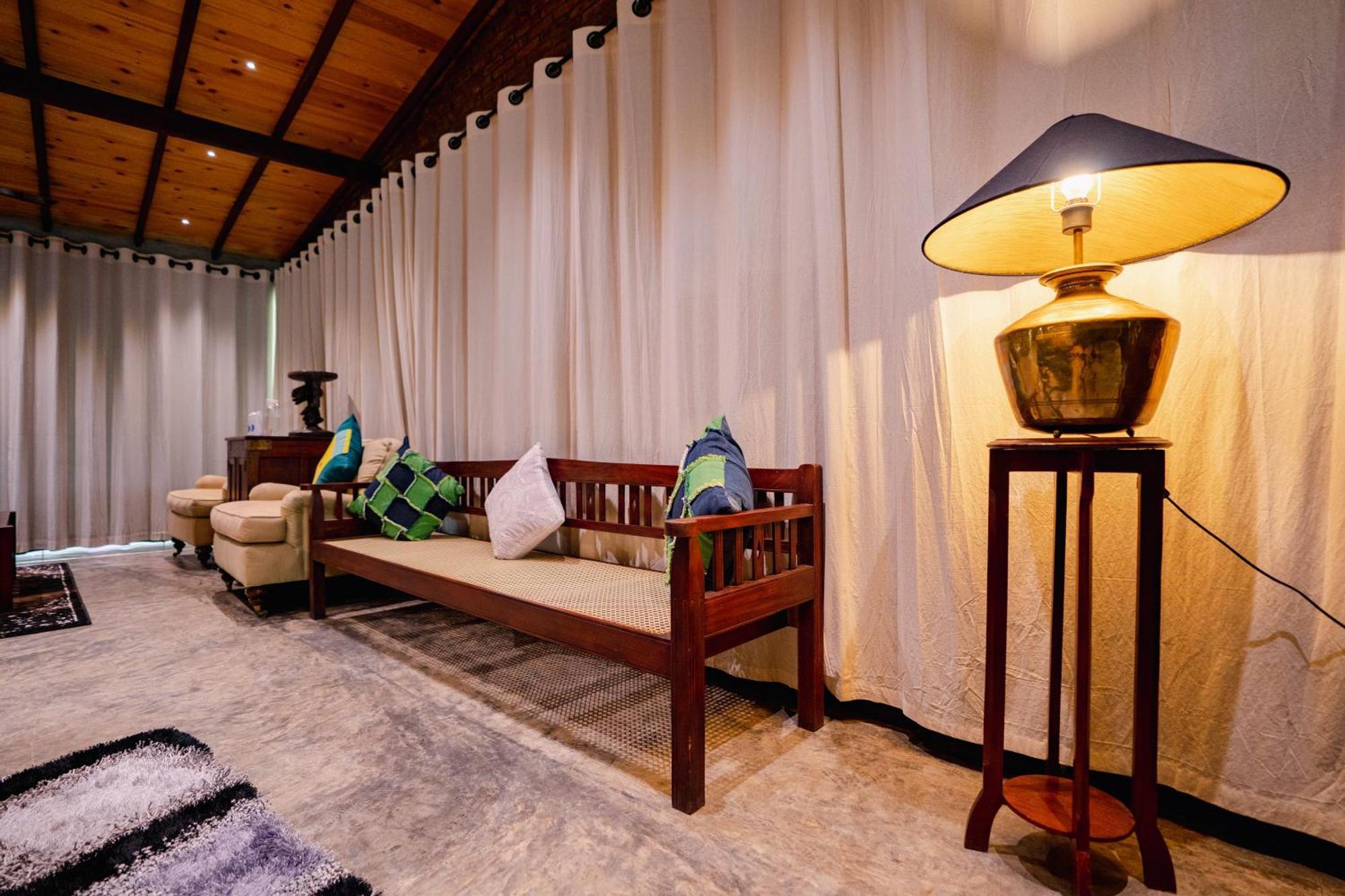 Aayu Hanthana Boutique Hotel แคนดี้ ภายนอก รูปภาพ