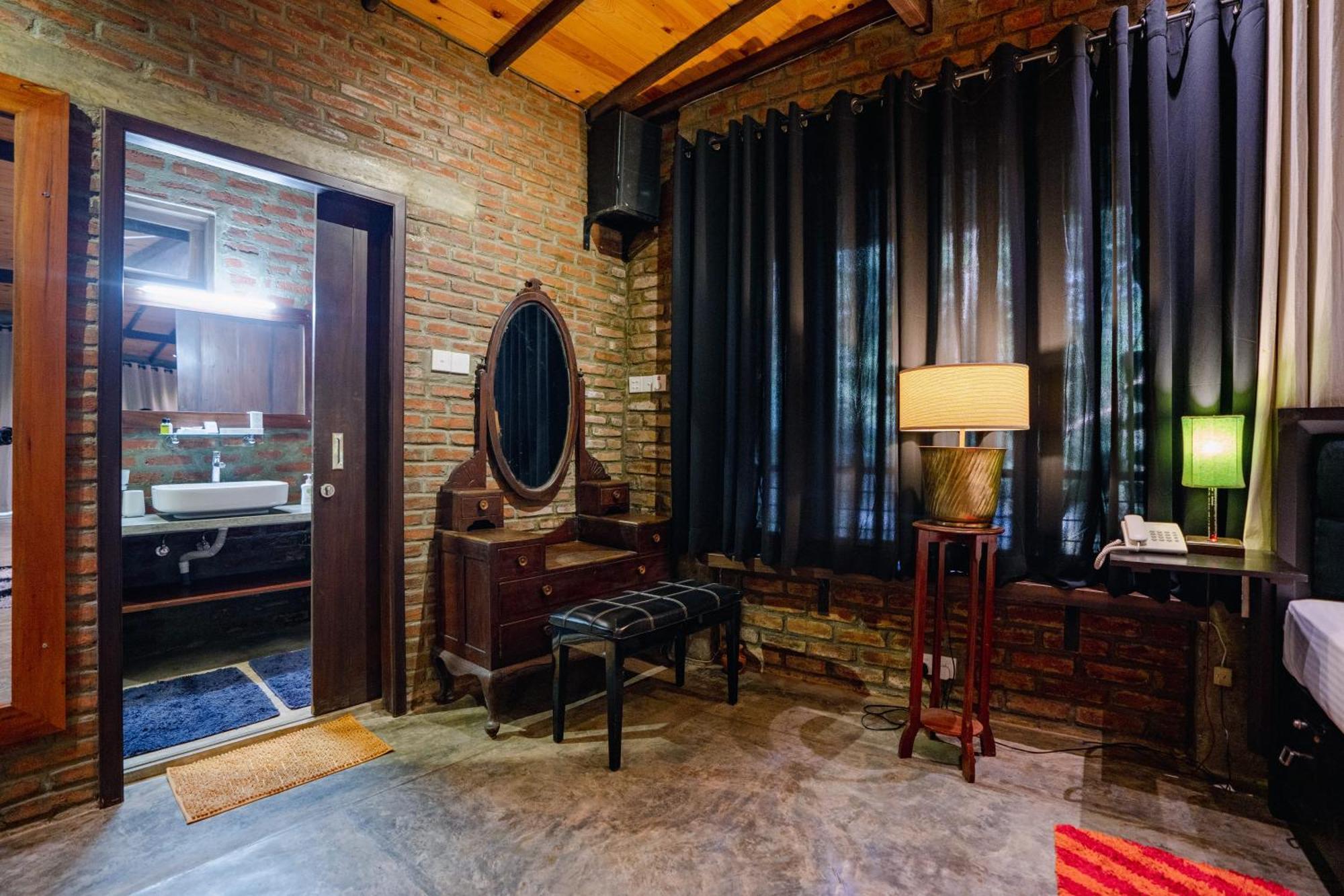 Aayu Hanthana Boutique Hotel แคนดี้ ภายนอก รูปภาพ