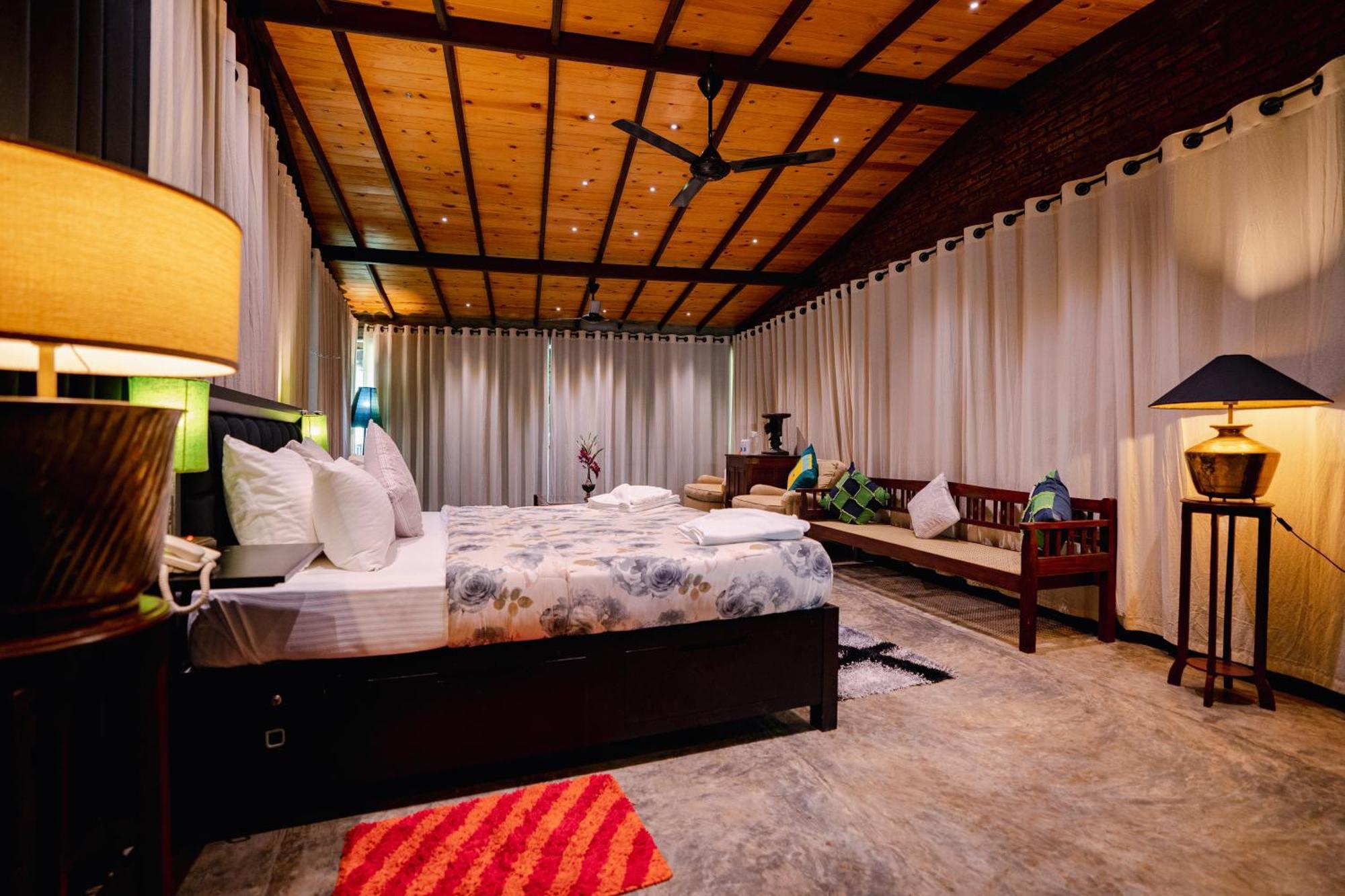 Aayu Hanthana Boutique Hotel แคนดี้ ภายนอก รูปภาพ