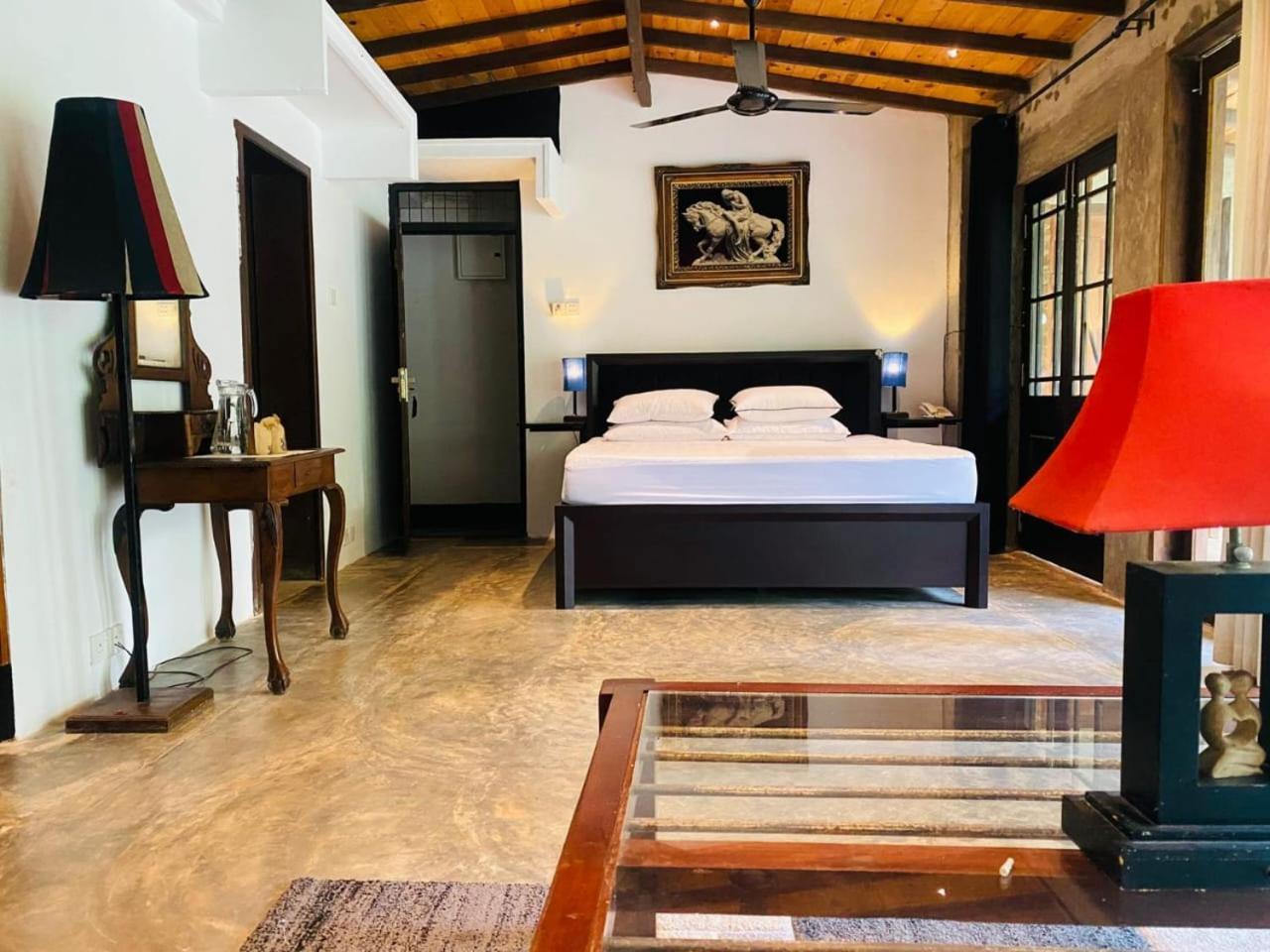 Aayu Hanthana Boutique Hotel แคนดี้ ภายนอก รูปภาพ
