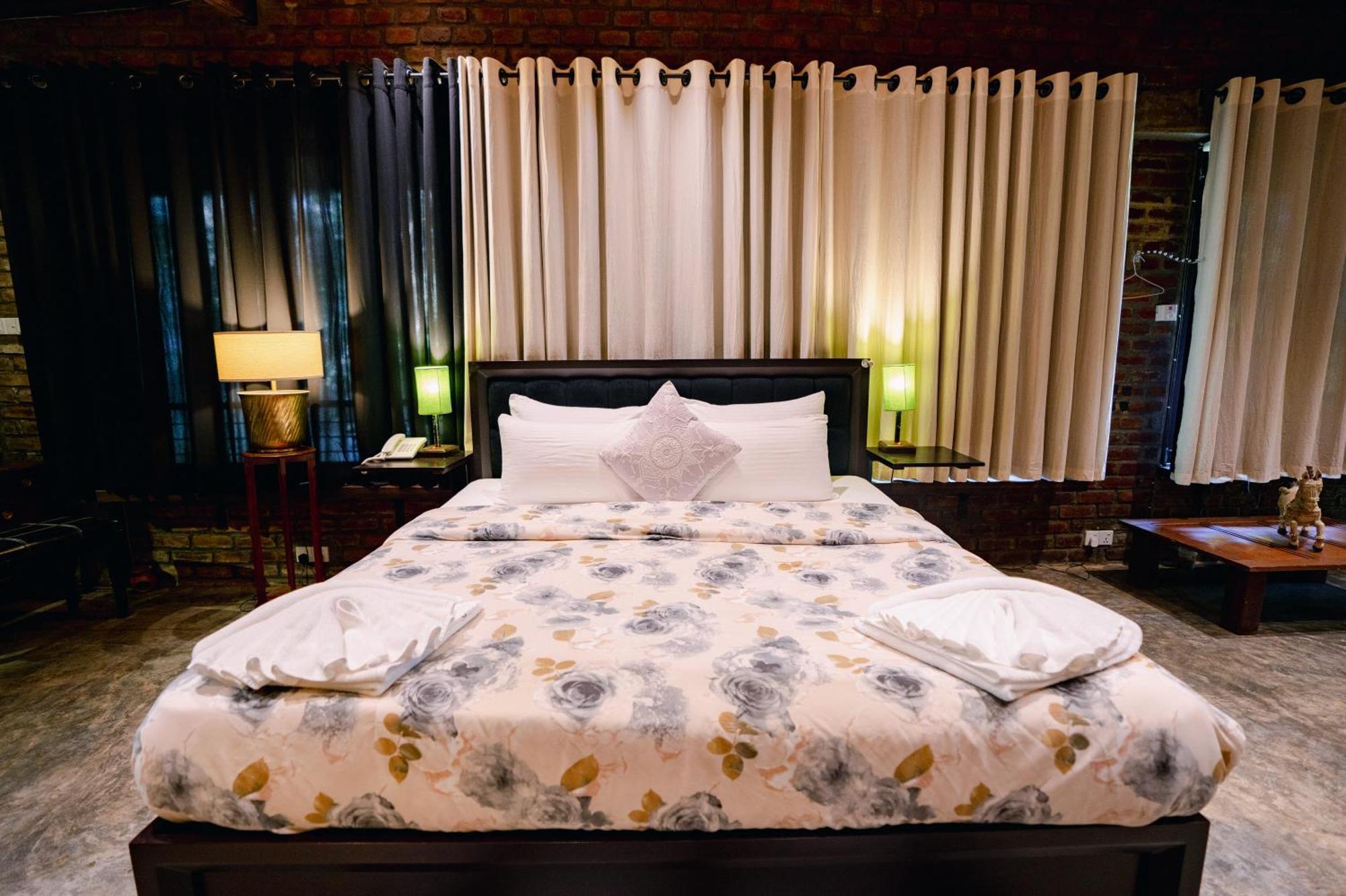 Aayu Hanthana Boutique Hotel แคนดี้ ภายนอก รูปภาพ