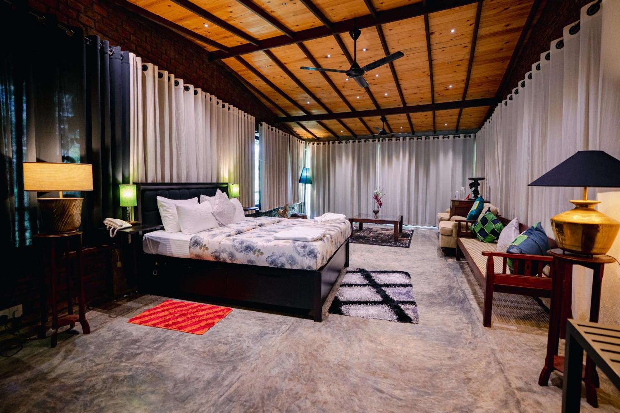 Aayu Hanthana Boutique Hotel แคนดี้ ภายนอก รูปภาพ