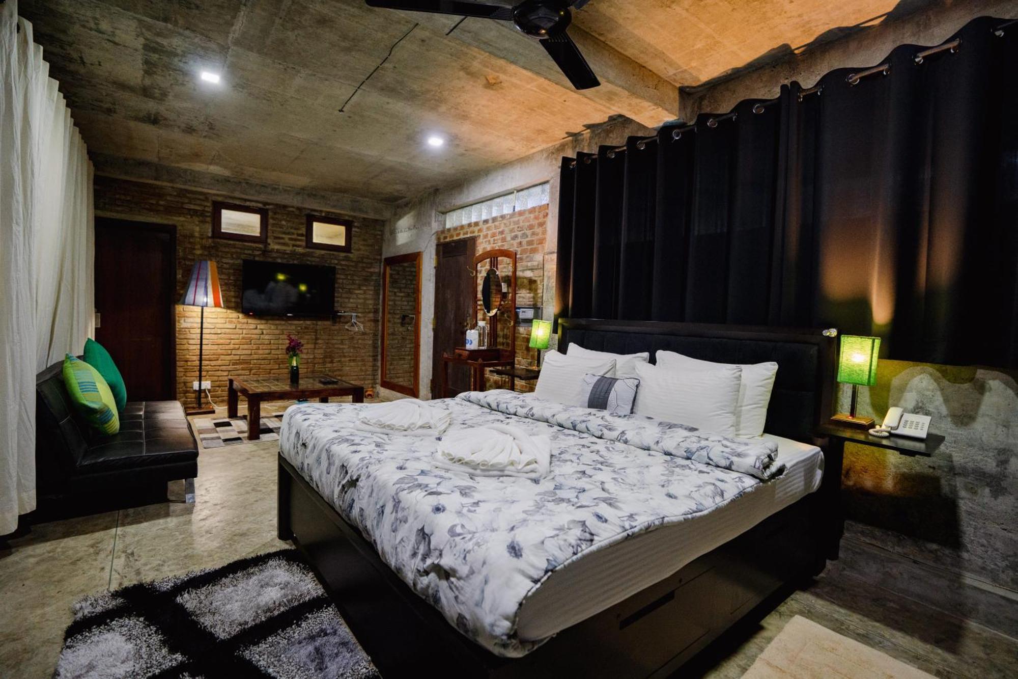 Aayu Hanthana Boutique Hotel แคนดี้ ภายนอก รูปภาพ
