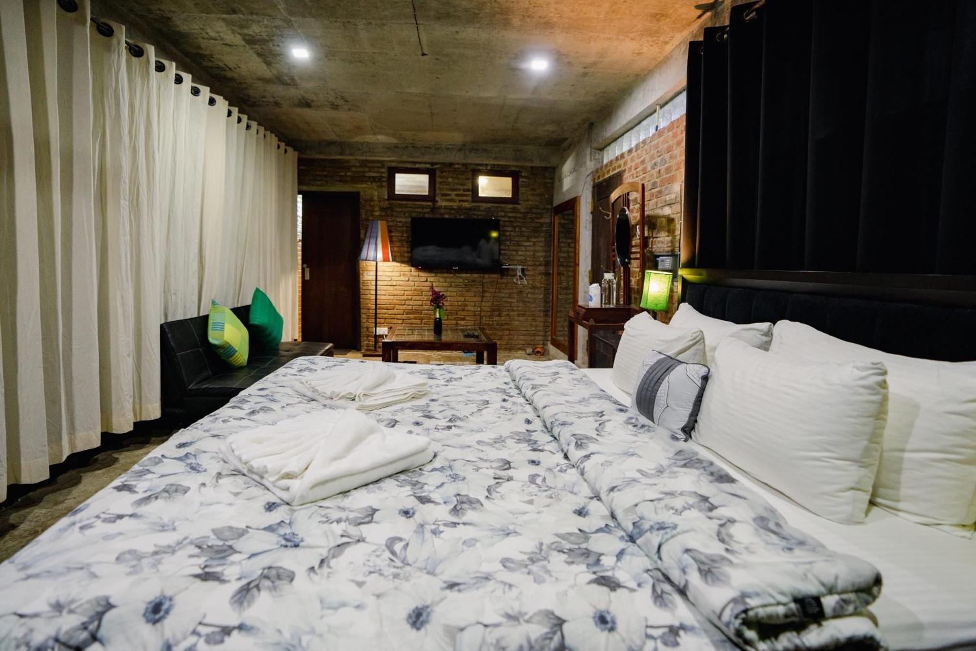 Aayu Hanthana Boutique Hotel แคนดี้ ภายนอก รูปภาพ