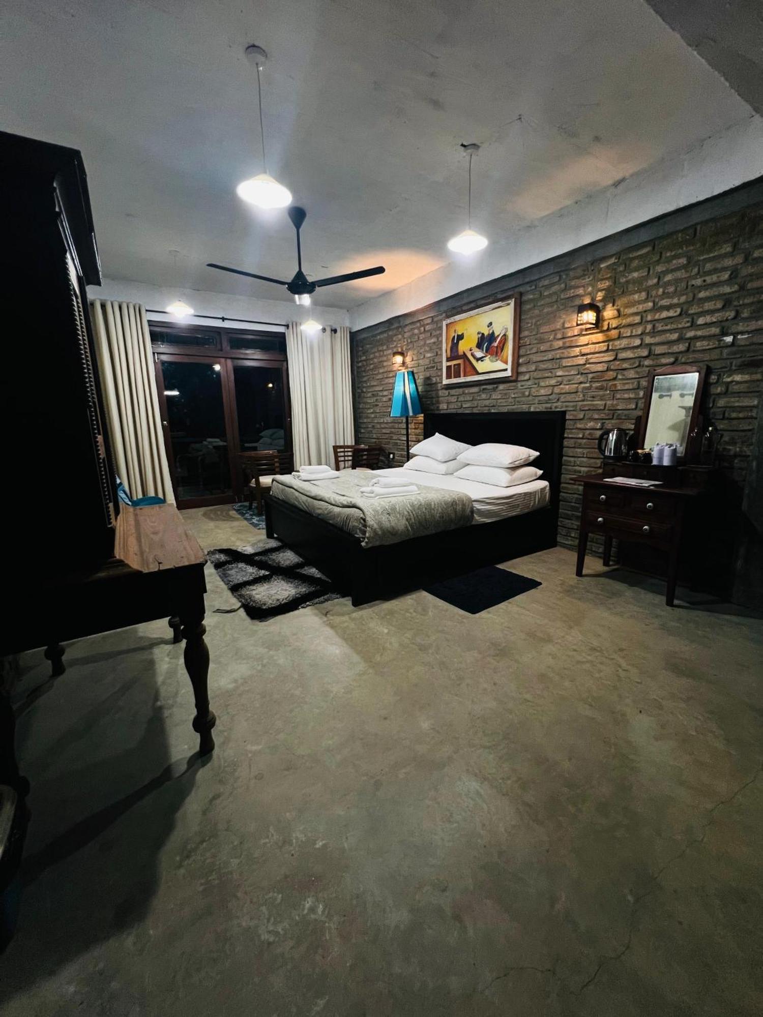 Aayu Hanthana Boutique Hotel แคนดี้ ภายนอก รูปภาพ